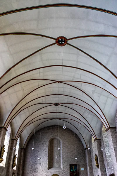 Een Binnenkant Van Een Katholieke Kerk Monschau Close Het Plafond — Stockfoto
