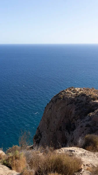 スペイン アリカンテ ベニドームの美しい海の魅力的なショット — ストック写真