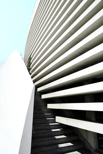 Uma Vista Uma Escadaria Edifício Moderno Mônaco — Fotografia de Stock
