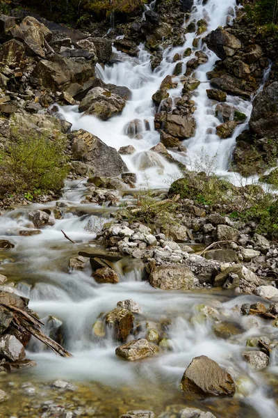 Una Lunga Esposizione Verticale Acqua Bianca Nelle Alpi Allgaeu — Foto Stock