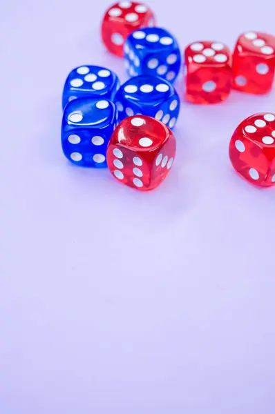 Vertical Shot Red Blue Dice Isolated Light Violet Background — Stock Photo, Image