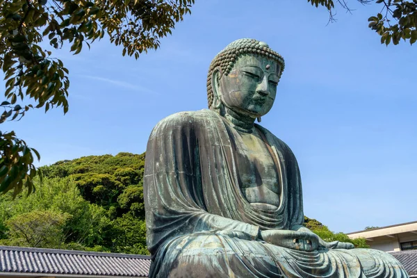 Close Grande Estátua Buda Localizada Kamakura Japão Sob Céu Azul — Fotografia de Stock