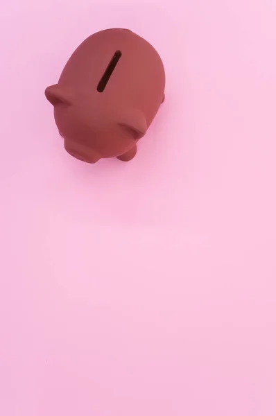 Tiro Vertical Banco Porquinho Uma Superfície Rosa — Fotografia de Stock
