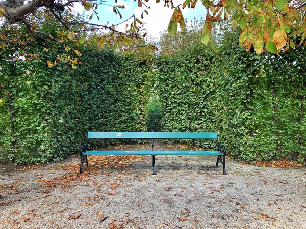 Hösten Faller Löv Med Bänk Parken — Stockfoto