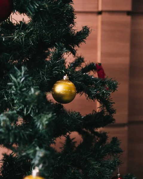 Primer Plano Vertical Decoración Árbol Navidad — Foto de Stock