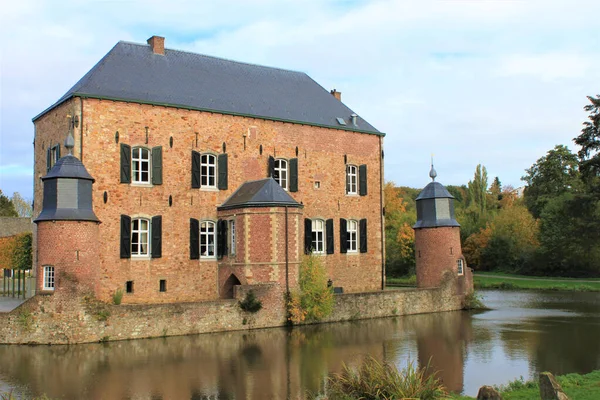 Kilátás Híres Kasteel Erenstein Épület Egy Felhős Háttér — Stock Fotó