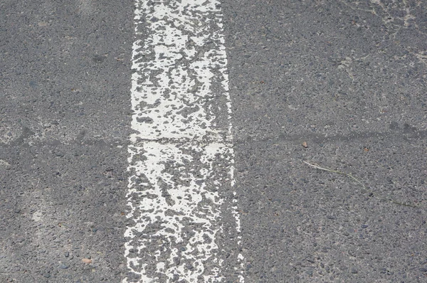 Eine Nahaufnahme Aus Dem Hochwinkel Einer Straßenmarkierung — Stockfoto