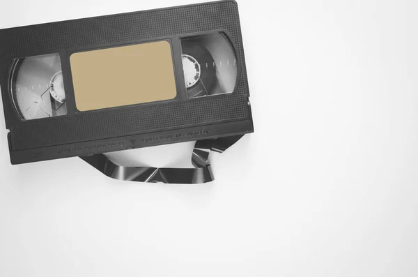Eine Hochwinkelaufnahme Eines Videobandes Auf Einer Weißen Oberfläche — Stockfoto