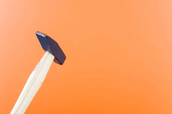 Tiro Ângulo Alto Martelo Uma Superfície Cor Laranja — Fotografia de Stock