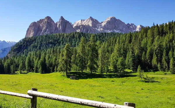 Piękny Widok Górę Sorapiss Słoneczny Dzień Cortina Włochy — Zdjęcie stockowe