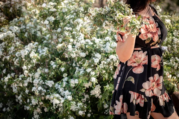 Caucasian Female Floral Dress Carrying Bunch Flowers Lush Cottage Garden — Stock Photo, Image