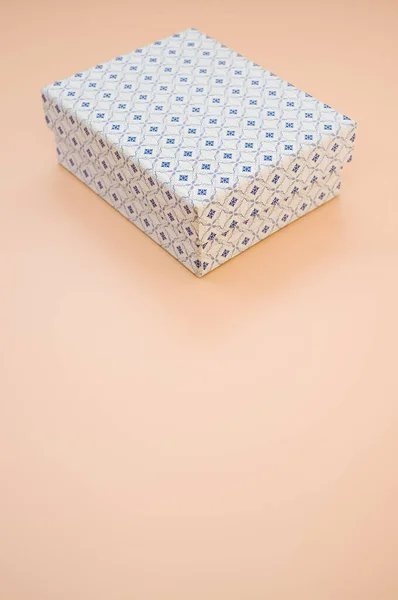 Вертикальний Знімок Упаковки Персиковому Фоні — стокове фото