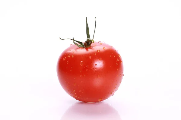 Closeup Shot Ripe Tomato Waterdrops Isolated White Background — Stock Photo, Image