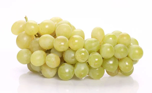 Primer Plano Uvas Verdes Aisladas Sobre Fondo Blanco — Foto de Stock