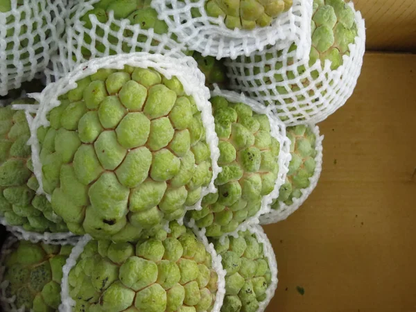 Ein Blick Von Oben Auf Anona Früchte Die Netzbeutel Gewickelt — Stockfoto