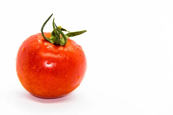 Eine Nahaufnahme Einer Frischen Reifen Tomate Isoliert Auf Weißem Hintergrund — Stockfoto