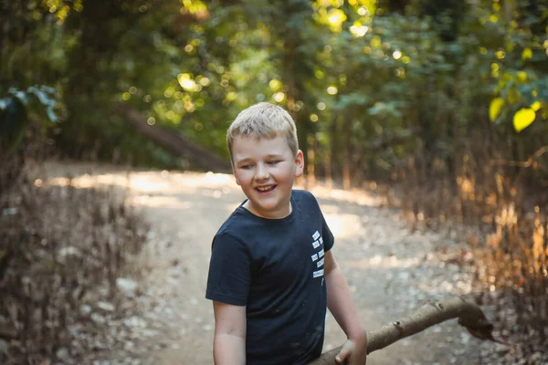 Closeup Focus Shot Young Boy Carrying Log Forest — Stock fotografie