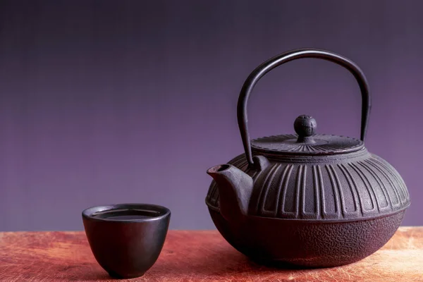 Closeup Japanese Iron Cast Teapot Traditional Ceramic Teacup Filled Black — Stock Photo, Image