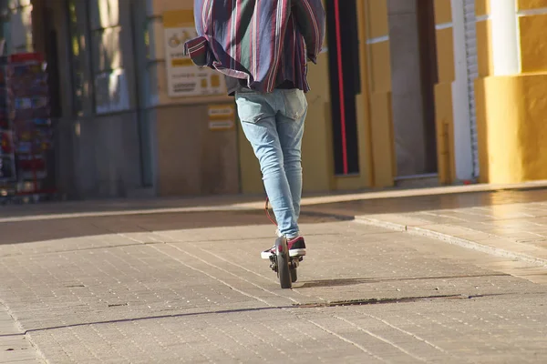 Eine Person Tag Auf Einem Skateboard Auf Einer Straße — Stockfoto