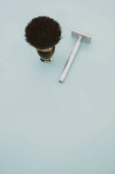 Vertical Shot Shaving Brush Blade Pastel Gray Background — Stock Photo, Image