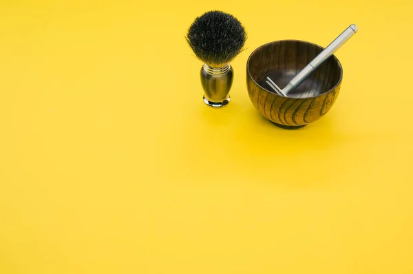 Vertical Shot Shaving Bowl Blade Brush Yellow Background — Zdjęcie stockowe