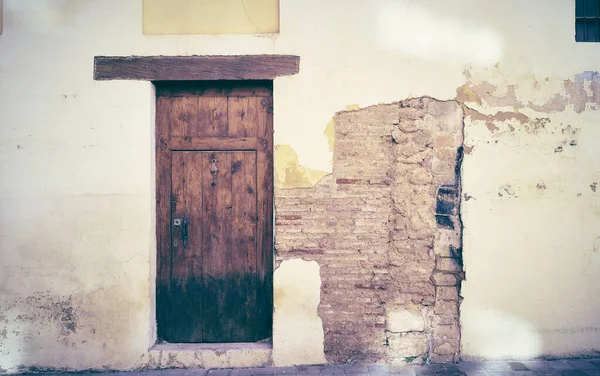 Una Porta Legno Vecchio Muro Logoro — Foto Stock