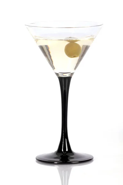 Plan Vertical Verre Martini Avec Une Olive Isolée Sur Fond — Photo