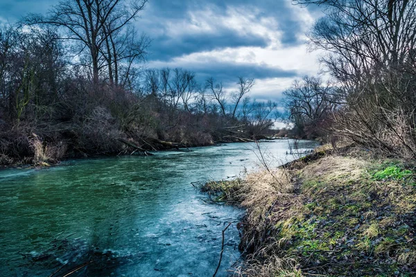 Ein Fluss Wald Einem Bewölkten Tag — Stockfoto