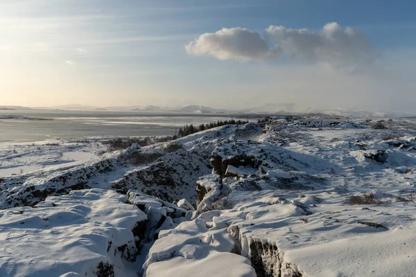 Uma Paisagem Costa Coberta Neve Sob Luz Solar Inverno — Fotografia de Stock