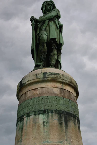 Disparo Vertical Del Monumento Vercingétorix Capturado Borgoña Francia —  Fotos de Stock