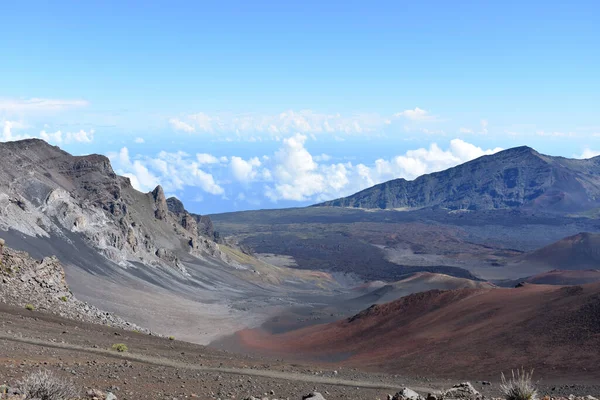 Primer Plano Del Escudo Del Volcán Maui Con Paisaje Volcánico —  Fotos de Stock
