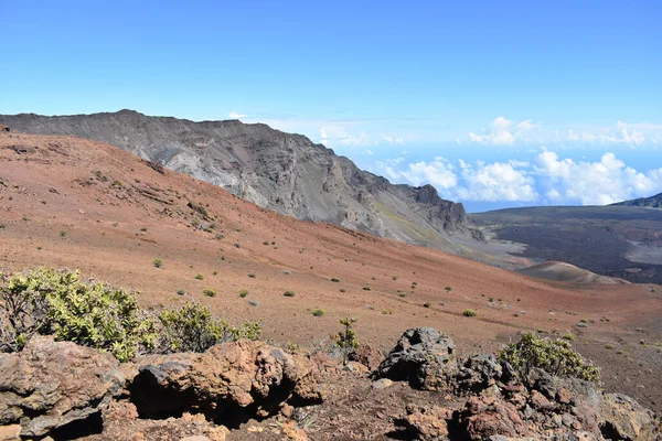 Primer Plano Del Escudo Del Volcán Maui Con Paisaje Volcánico —  Fotos de Stock