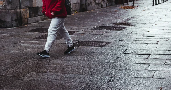 Veduta Uomo Che Cammina Strada — Foto Stock