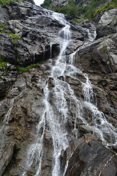 Uma Incrível Foto Cachoeira Balea Nas Montanhas Fagaras Romênia — Fotografia de Stock