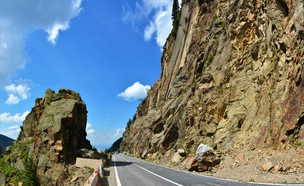 Close Estrada Sinuosa Transfagarasan Nas Montanhas Fagaras Roménia — Fotografia de Stock