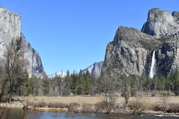 Une Vue Panoramique Sur Vallée Yosemite Californie Avec Cascade — Photo