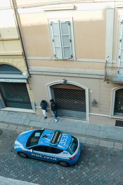 Cremona Itália Nov 2020 Dois Jovens São Parados Pela Polícia — Fotografia de Stock