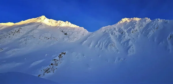 Tiro Panorâmico Uma Paisagem Nas Montanhas Fagaras Romênia Inverno — Fotografia de Stock