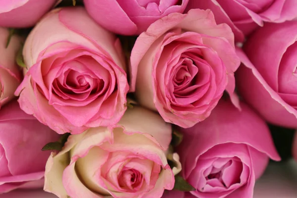 Ένα Κοντινό Πλάνο Από Ένα Ροζ Μπουκέτο Τριαντάφυλλα — Φωτογραφία Αρχείου