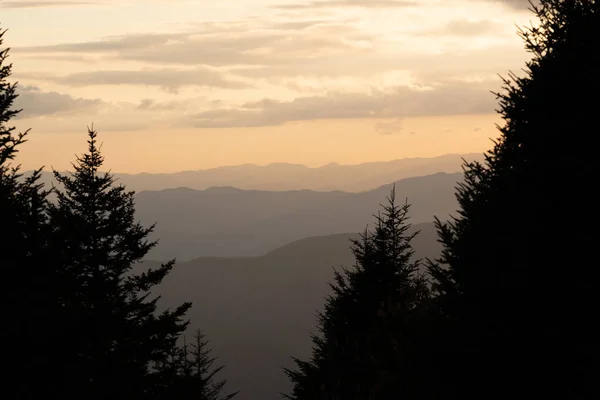 Uma Silhueta Uma Paisagem Montanhosa Oeste Carolina Norte Durante Pôr — Fotografia de Stock