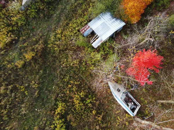 Tiro Aéreo Barco Abandonado Deitado Num Campo — Fotografia de Stock