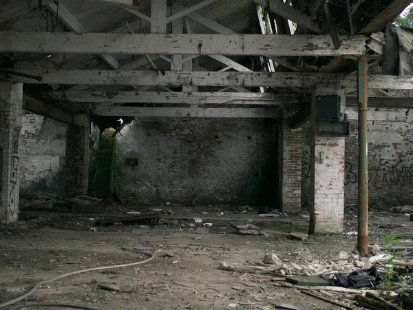 Interior Edifício Abandonado Velho Com Colunas Lixo — Fotografia de Stock