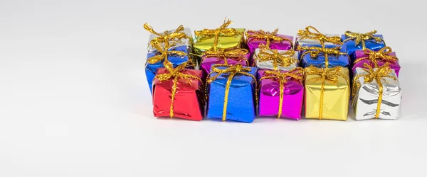 Знімок Красивих Барвистих Подарункових Коробок Білому Тлі — стокове фото