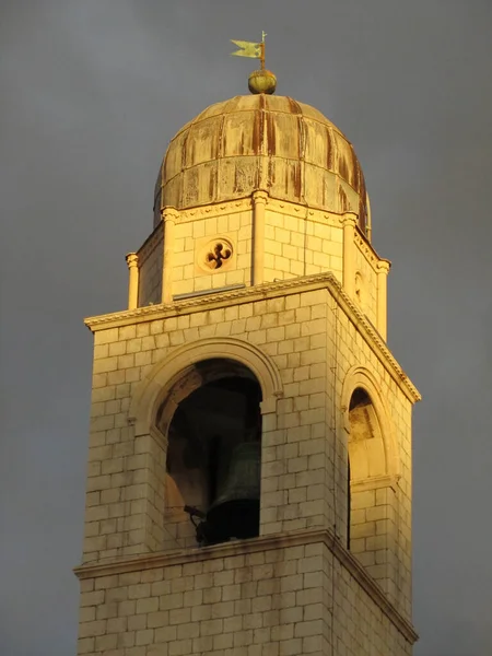 Vertical Shot Ancient Sunlit Bell Tower Dubrovnik Croatia Rainy Day — Stock Photo, Image