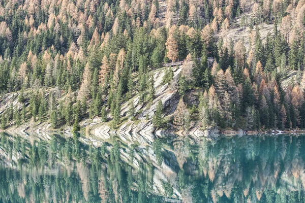 Una Hermosa Toma Del Valle Martelltal Con Lago Zufrittsee Tirol — Foto de Stock