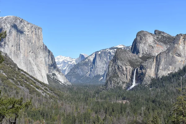 Une Vue Panoramique Sur Vallée Yosemite Californie Avec Cascade — Photo