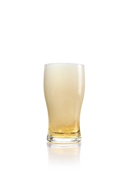 Tiro Vertical Isolado Copo Cerveja Fundo Branco — Fotografia de Stock