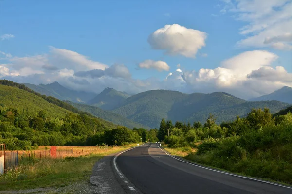 Крупный План Дороги Ведущей Горам Фагарас Румынии — стоковое фото