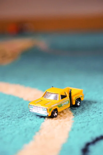 Poznan Polónia Maio 2018 Mattel Hot Wheels Modelo Brinquedo Amarelo — Fotografia de Stock