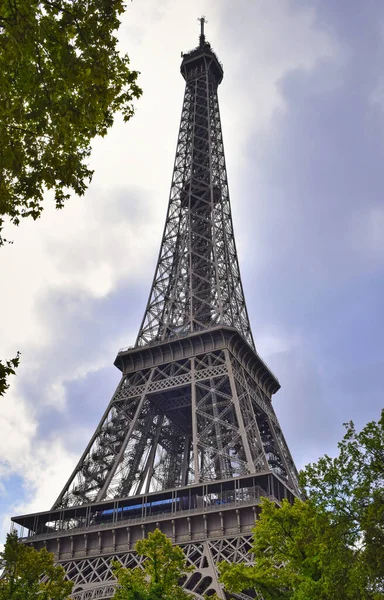 Eine Vertikale Aufnahme Des Eiffelturms Prais Frankreich — Stockfoto